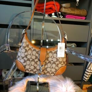 Coach Hamptons Hobo Bag In Crystal Signature Jacquard